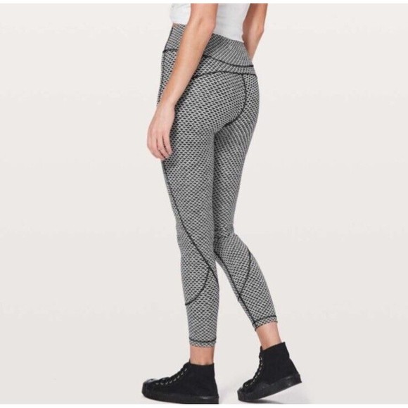 Lululemon In Movement 7/8 Tight Leggings Everlux Monochromic Black W5BBQS Sz 6 - Picture 5 of 13